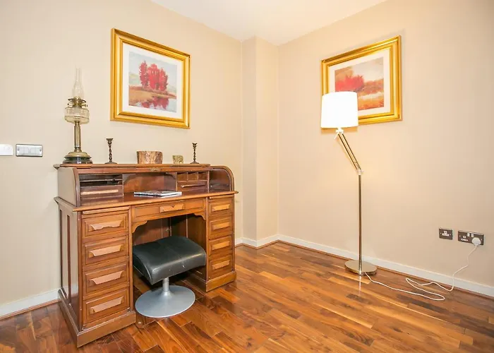 Grand Canal Square Apartment