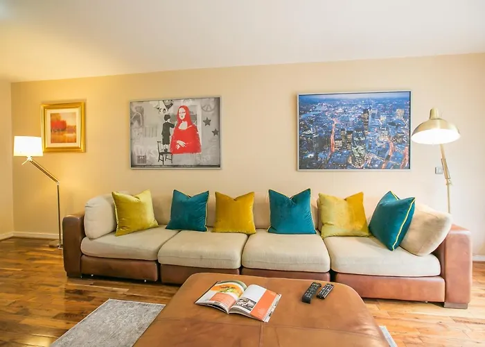 Grand Canal Square Apartment