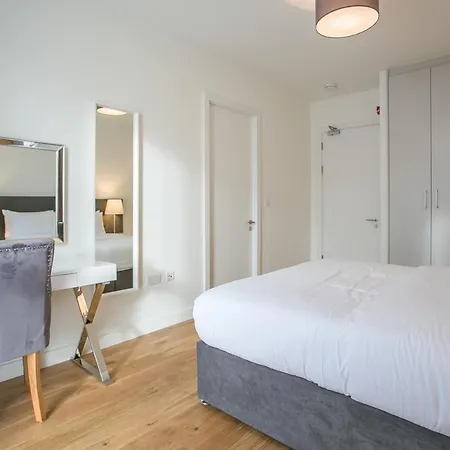 Apartment Grand Canal Square