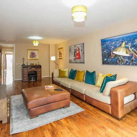 Grand Canal Square Apartment *