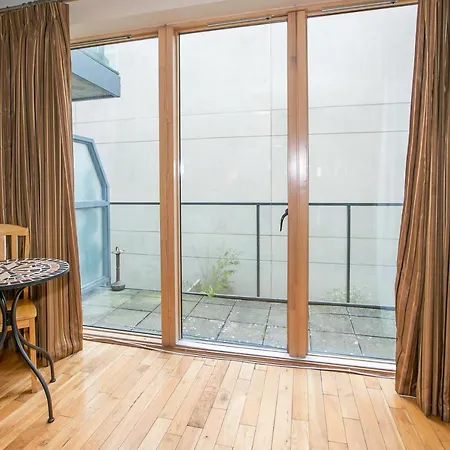 アパート Grand Canal Square ダブリン