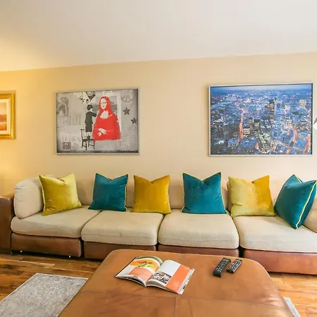 Grand Canal Square Apartment
